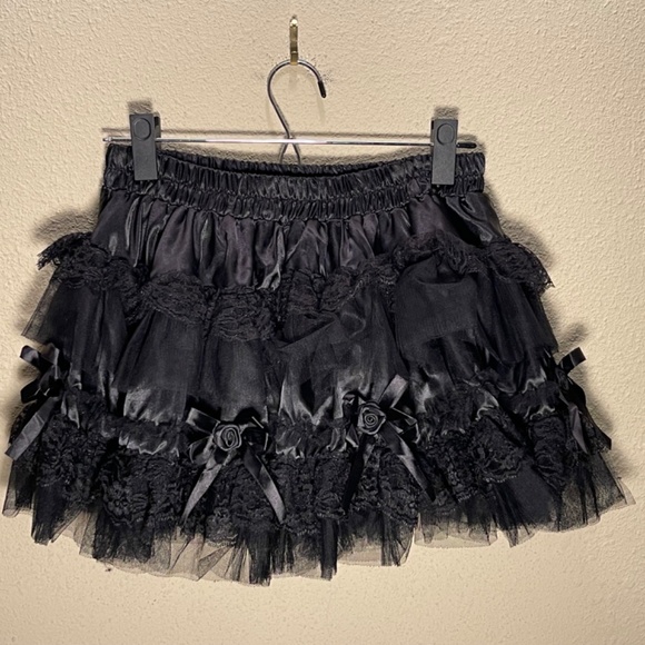 Black Multi-Fabric Layered Tutu Tulle Mini Skirt w/Rose Bows - Picture 3 of 3